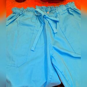 UA buttersoft scrub pants in MED